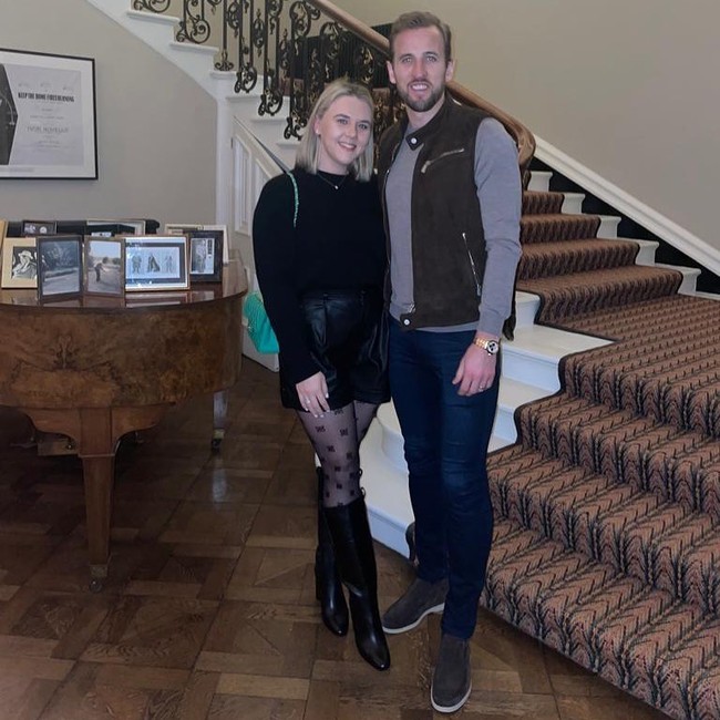 Sebelumnya Harry Kane sendiri memang cukup sering melengkapi gaya dengan jam tangan. Koleksinya bisa dibilang cukup mahal. Selain Rolex, pria 29 tahun itu kerap mengandalkan item keluaran Patek Phillippe dan Audemars Piguet.Foto: Instagram @harrykane