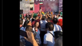 Karena sama-sama menang, jadinya merayakan bareng-bareng deh. Foto: (Twitter).