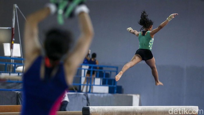 Maria Averyl Baline Mattahati memang belum setenar Rifda Irfanaluthfi. Tapi ia terus berjuang meraih medali pada cabang Gymnastic di ajang internasional mewakili Indonesia. Siapa dia?