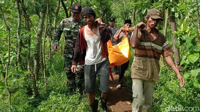 Jenazah tukang ojek di Probolinggo yang ditemukan penuh luka bacok