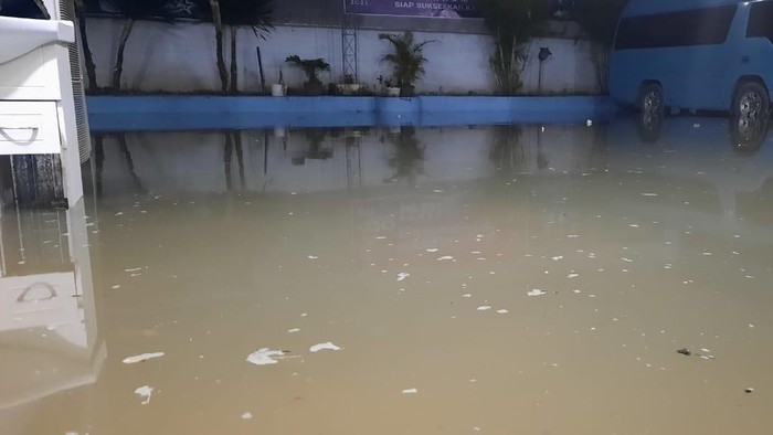 Kantor Imigrasi Belawan direndam banjir rob (Dok. Imigrasi Belawan)