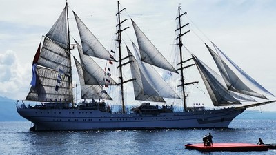 Kapal Perang TNI Ramaikan Puncak Sail Tidore 2022