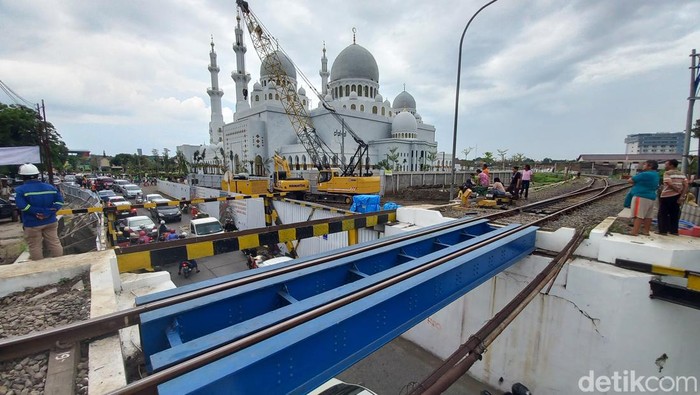 Kondisi Viaduk Gilingan di dekat Masjid Sheikh Zayed Solo, Sabtu 926/11/2022).