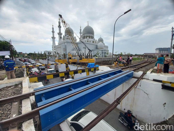 Kondisi Viaduk Gilingan di dekat Masjid Sheikh Zayed Solo, Sabtu 926/11/2022).