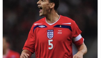 Maguire di timnas penampilannya berubah menjadi seperti bek legendaris Rio Ferdinand. Foto: Twitter