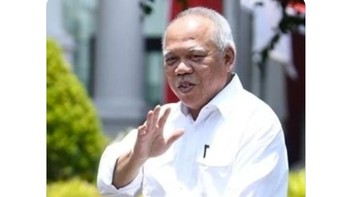 Banyak netizen memilih sosok rambut putih yaitu Menteri PUPR Basuki Hadimulyono. Foto: (Twitter)