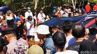 Pria yang akrab disapa Zulhas tersebut tiba di Tidore bersama Menko Kemaritiman dan Investasi Luhut Binsar Pandjaitan, Menteri Dalam Negeri Tito Karnavian, Menteri Parekraf Sandiaga Salahudin Uno, dan Wali Kota Tidore Ali Ibrahim. 