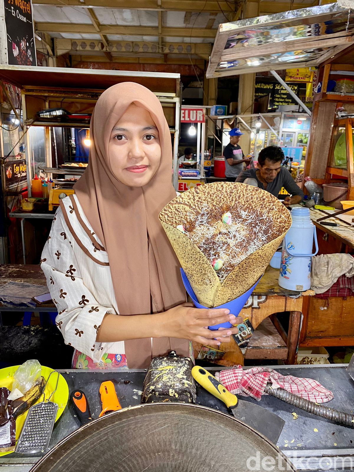Pasar Laron Kota Batu Surga Kuliner, Bisa Jajan Waffle hingga Gurita Bakar!
