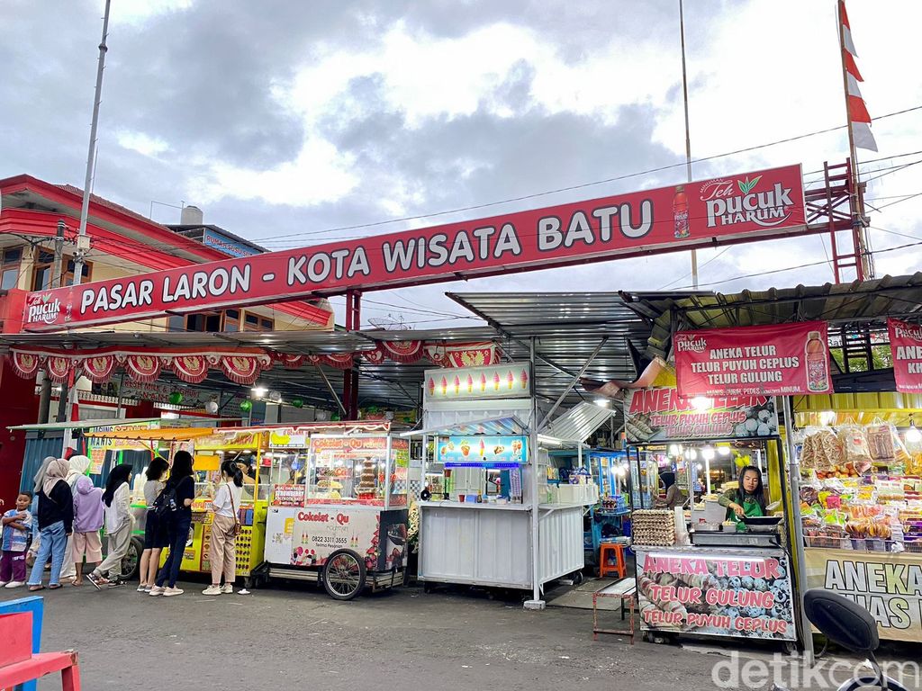Pasar Laron Kota Batu Surga Kuliner, Bisa Jajan Waffle hingga Gurita Bakar!