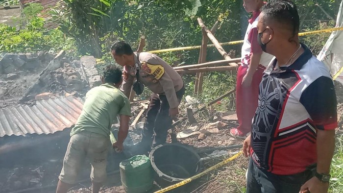 Pria di Sitaro, Sulut, nekat membakar rumahnya sendiri.