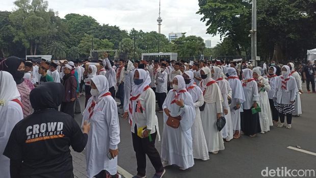 Relawan Jokowi penuhi GBK pagi ini.
