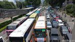 Macet Parah Sekitar GBK gegara Bus Relawan Jokowi Makan Badan Jalan