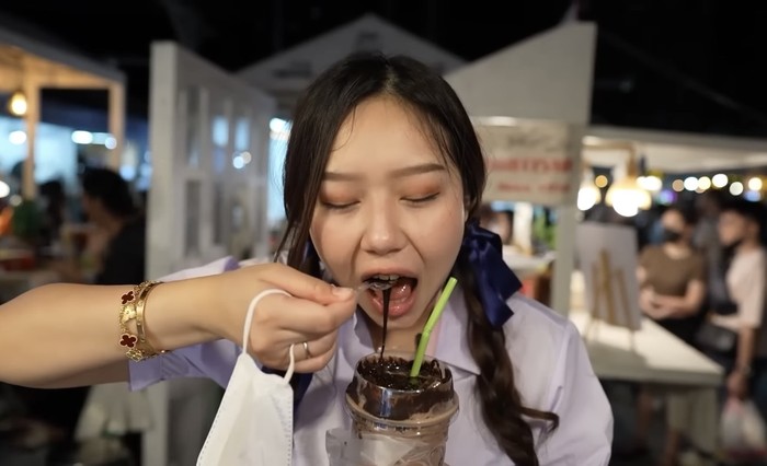 Serunya Sisca Kohl dan Jess No Limit Kulineran di Bangkok