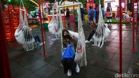 Ada ayunan yang terbuat dari macrame untuk bersantai. Foto: Rifkianto Nugroho/detikHOT