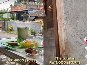 Tanpa Getok Harga! Bule Ini Jajan di Warung Pinggir Jalan Hanya Rp 11 Ribu