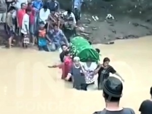 Hanya Butuh Jembatan Agar Warga Seberangkan Jenazah Lewat Sungai Tak Viral Lagi