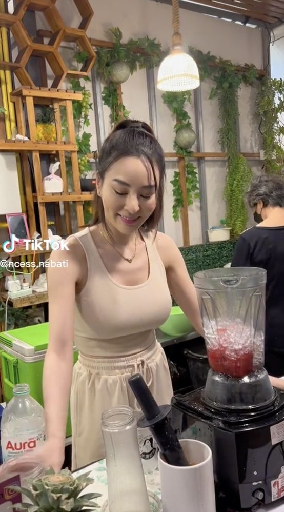 Viral Penjual Jus Semangka Cantik di Thailand, Ncess Nabati Ikut Terpana