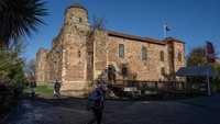 Di Colchester ada kastil yang diklaim sebagai yang tertua di Inggris.
