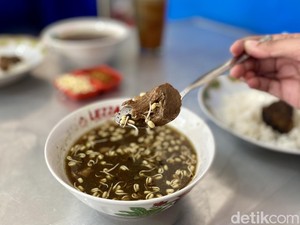 Gurih Mlekoh! Rawon Daging Pipi hingga Dengkul Sapi Enak Ada di 5 Tempat Ini!