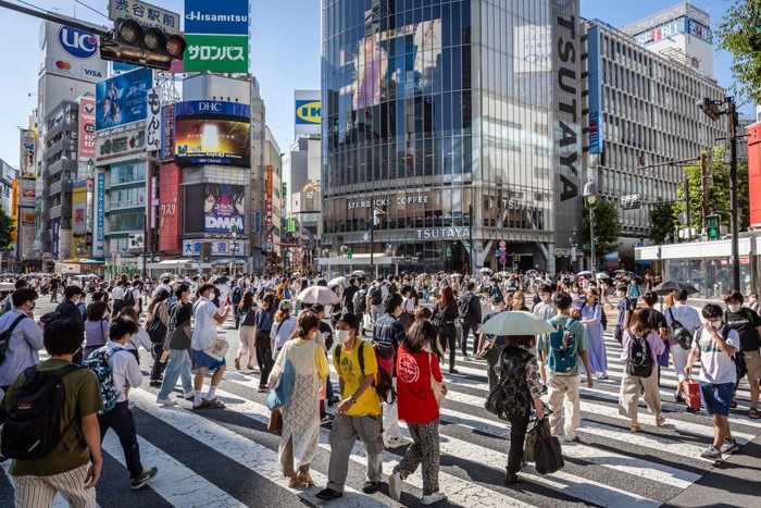 TOKYO, JAPAN - JULY 29: People wearing face masks cross Shibuya crossing on July 29, 2022 in Tokyo, Japan. The World Health Organization (WHO) announced that Japans COVID-19 cases between July 18 to 24 reached 970,000, the highest in the world. (Photo by Yuichi Yamazaki/Getty Images)