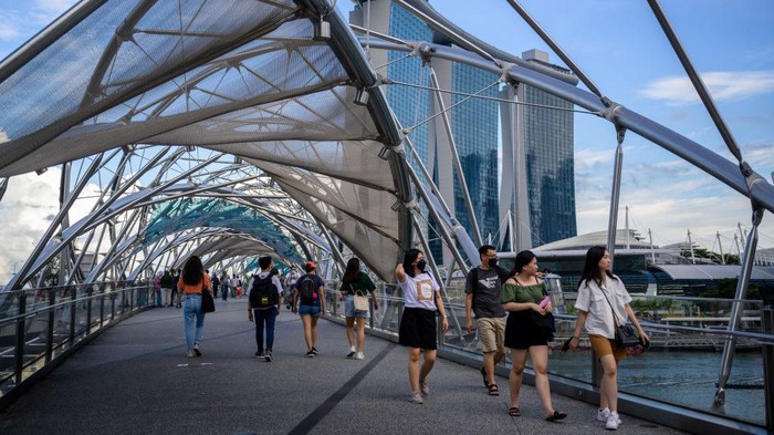 Pedestians cross a bridge in the scenic Marina Bay area in SIngapore on Sunday, 31st July, 2022. (Photo by Joseph Nair/NurPhoto via Getty Images)