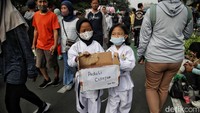 Anak-anak dari Dojoabe Menteng juga turut serta dalam aksi kemanusiaan menggalang dana untuk korban gempa Cianjur.  