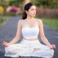 Angelina Wihelmina Karamoy atau lebih dikenal dengan Angel Karamoy tahun ini berusia 36. Meski usia sudah ‘kepala tiga’ namun penampilannya masih seperti ABG. Foto: Dok. Instagram @realangelkaramoy