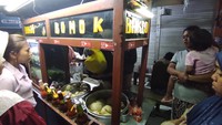 Diserbu Pembeli! Bakso Beranak dan Mercon Super Jumbo di Denpasar