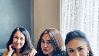 Citra Kresna juga dekat dengan beberapa artis. Nah, ini adalah momennya saat makan bersama dengan diva Yuni Shara. Foto: Instagram @citra_kresna