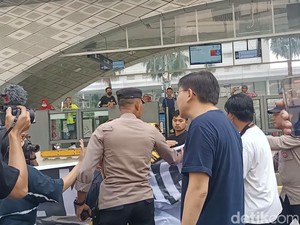 Aksi Tolak RKUHP Dibubarkan Polisi, Ini Larangan di CFD Jakarta