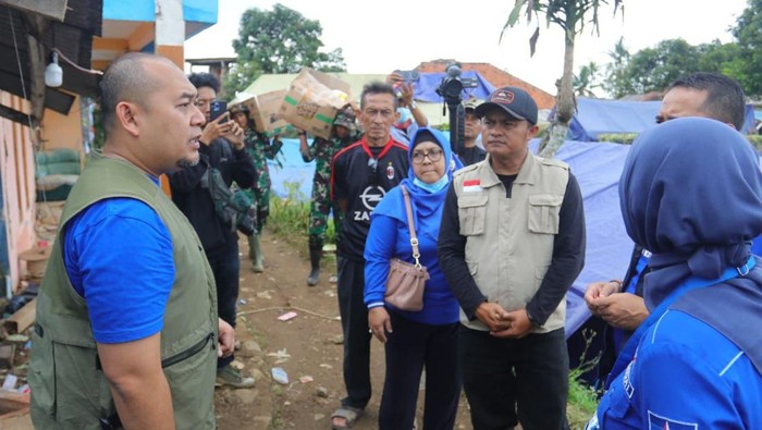 Diinstruksi AHY, Wasekjen Jovan Salurkan Bantuan untuk Korban Gempa Cianjur Diinstruksi AHY, Wasekjen Jovan Salurkan Bantuan untuk Korban Gempa Cianjur
