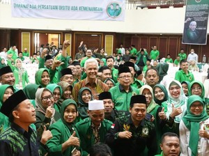 Rambut Ganjar Masih Putih saat Hadiri Acara PPP, Diteriaki Presiden