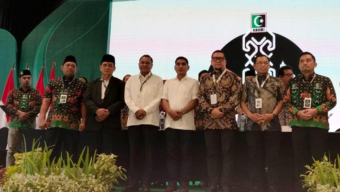 Herman Khaeron Kembali Jadi Presidium Majelis Nasional KAHMI Dari 90 nama yang daftar maju sebagai calon Presidium Majelis Nasional KAHMI tersisa 9 nama terpilih. Satu diantaranya Herman Khaeron.