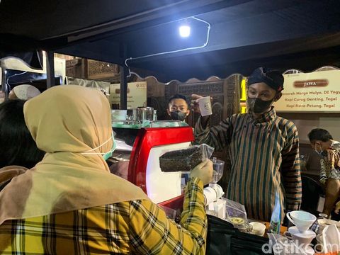 Java Coffee Culture (JCC) digelar di Surabaya. JCC mengusung tema 'Beyond a Cup of Coffee' yang diharapkan mendongkrak perekonomian para pengusaha kopi di Jawa.