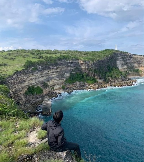 Keindahan pantai Tebing Sekaroh Lombok Timur, Minggu (27/11/2022). Foto: IST