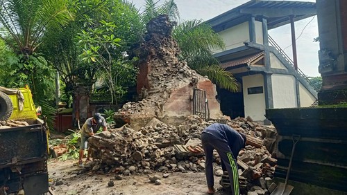 Kondisi terkini gapura pintu masuk Stadion Pecangakan Negara yang berlokasi di Jalan Sugianyar, Kelurahan Dauhwaru, Kecamatan Jembrana, Kabupaten Jembrana, Bali, Minggu (27/11/2022).