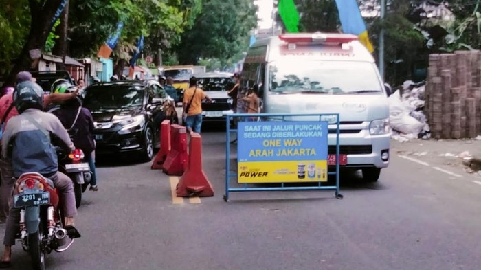 Lalin Kawasan Puncak Macet, One Way Arah Jakarta Diberlakukan