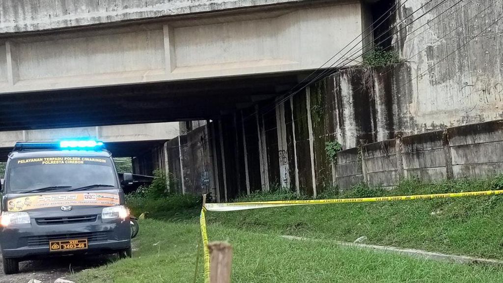 Pria Ditemukan Tewas Penuh Luka di Bawah Jalan Layang Tol Cirebon