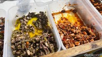 Tak kalah menarik, ada juga olahan cumi pedas dengan bumbu cabe hijau dan juga sambal merah balado. Foto: Detikcom / Atiqa Rana