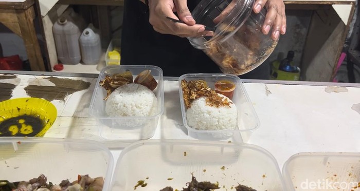 Mantap Enaknya! Sego Cumi Rp 20 Ribuan yang Viral di Bekasi Mantap Enaknya! Sego Cumi Rp 20 Ribuan yang Viral di Bekasi