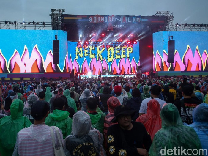 Neck Deep menjadi salah satu musisi yang ikut memeriahkan line up konser Soundrenaline 2022 di Ecopark Allianz Ancol, Sabtu (26/11/2022).