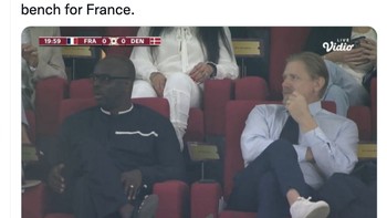 Di 1998, Peter Schemichel dan Lilian Thuram tanding di Piala Dunia. Kini mereka menyaksikan anak masing-masing berlaga. Foto: Twitter