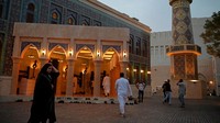 Menonton langsung Piala Dunia 2022 di Qatar sebaiknya juga meluangkan waktu untuk wisata religi. Salah satu lokasi yang bisa disambangi yakni, The Golden Mosque atau Masjid Emas. Seperti namanya, masjid ini berwarna emas. Agustin Paullier/AFP/Getty Images