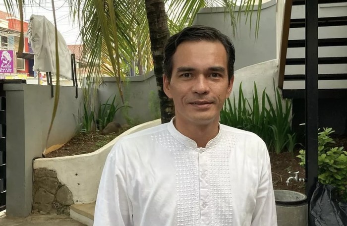 Momen Seru Teddy Syah Makan di Lokasi Syuting hingga Bareng Keluarga