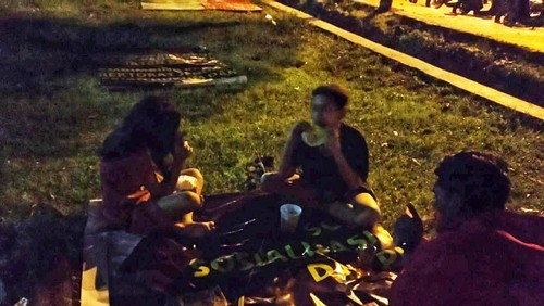 Pengemis anak-anak di Kota Mataram saat ditemui detikBali, Sabtu (26/11/2022). Foto: Ahmad Viqi