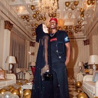 Mendapat banyak pujian tapi tak jarang gayanya berhijab juga jadi kontroversi karena tidak sepenuhnya tertutup. Dalam sebuah foto, ia tampak mengenakan kerudung tapi dengan busana menerawang saat merayakan ulang tahun ke-28 yang mengundang kritik.Foto: Dok. Instagram @zulaypogba.