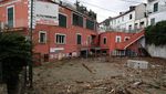 Porak-poranda Pulau Ischia Italia Diterjang Longsor