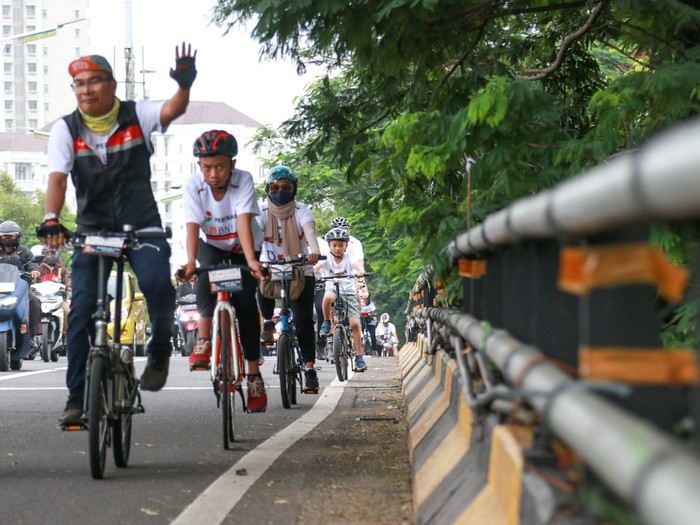 Para komunitas Journalist MTB mengikuti kegiatan sepeda santai dalam rangka memperingati hari jadinya yang ke-13 di Jakarta. Acara diikuti oleh berbagai korporasi yang selama ini memberikan dukungan JMTB berkegiatan.