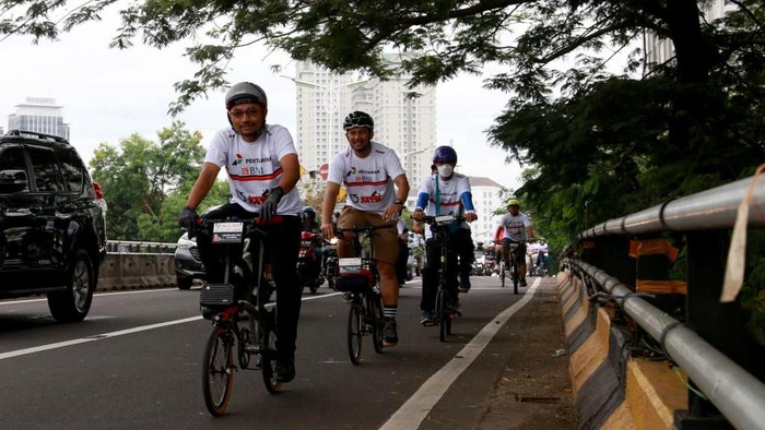 Saat Journalist MTB Ikut Sepeda Santai Para komunitas Journalist MTB mengikuti kegiatan sepeda santai dalam rangka memperingati hari jadinya yang ke-13 di Jakarta. Acara diikuti oleh berbagai korporasi yang selama ini memberikan dukungan JMTB berkegiatan.