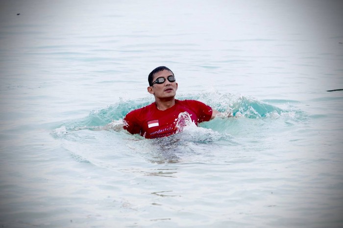 Sandiaga berenang di Pulau Dodola